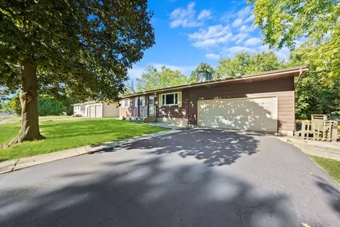 1961 Hilltop Ct, Woodstock, IL 60098
