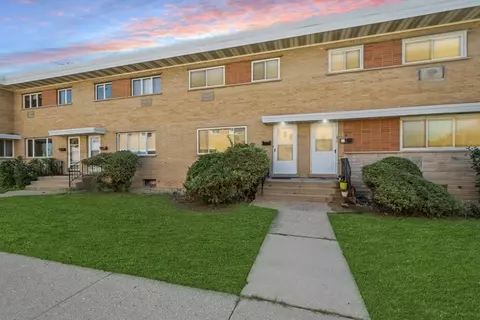 8702 Gregory Ln #B, Des Plaines, IL 60016