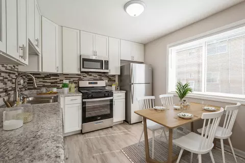 Kitchen - 8702 Gregory Ln #B, Des Plaines, IL 60016 photo 1 of 3