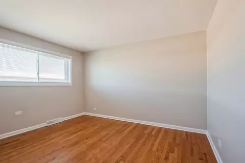 Bedroom - 8702 Gregory Ln #B, Des Plaines, IL 60016 photo 4 of 6