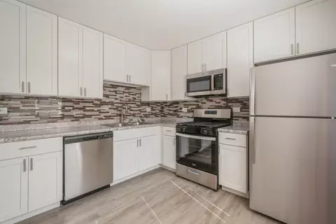 Kitchen - 8702 Gregory Ln #B, Des Plaines, IL 60016 photo 3 of 3