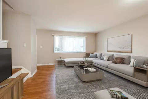 Living - 8702 Gregory Ln #B, Des Plaines, IL 60016 photo 3 of 4