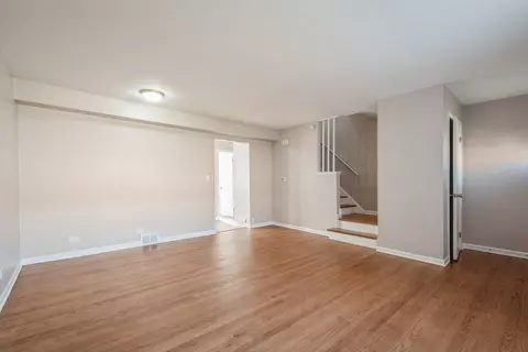Living - 8702 Gregory Ln #B, Des Plaines, IL 60016 photo 2 of 4