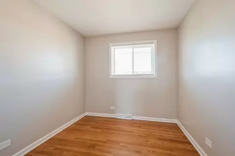 Bedroom - 8702 Gregory Ln #B, Des Plaines, IL 60016 photo 6 of 6
