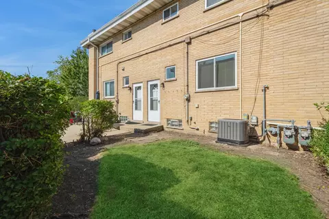 Exterior - 8702 Gregory Ln #B, Des Plaines, IL 60016 photo 1 of 2