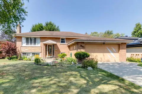 574 N Plamondon Dr, Addison, IL 60101