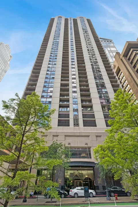 200 N Dearborn St #3003, Chicago, IL 60601