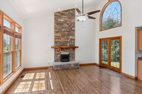 Living - 333 Clearview Rd, El Paso, IL 61738 photo 1 of 2