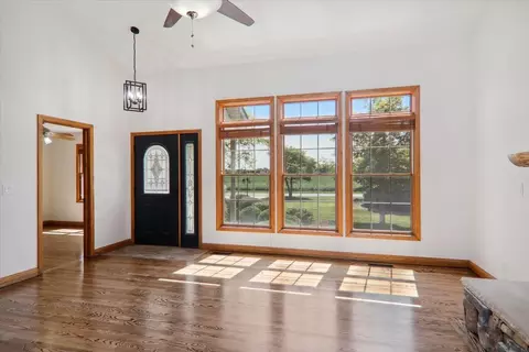 Living - 333 Clearview Rd, El Paso, IL 61738 photo 2 of 2