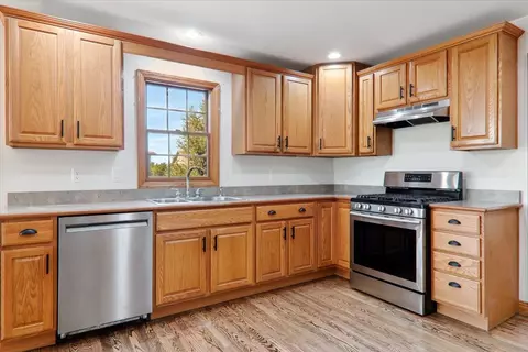 Kitchen - 333 Clearview Rd, El Paso, IL 61738 photo 2 of 3