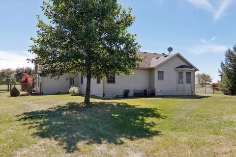 Exterior - 333 Clearview Rd, El Paso, IL 61738 photo 4 of 4