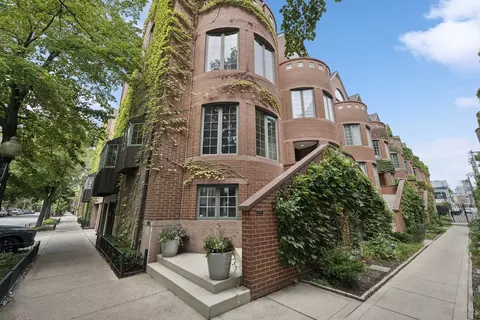 414 W Wisconsin St #A, Chicago, IL 60614