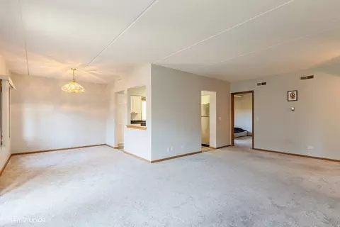 Living - 1685 Mill St #503, Des Plaines, IL 60016 photo 1 of 4