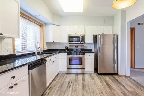 Kitchen - 1685 Mill St #503, Des Plaines, IL 60016 photo 3 of 3