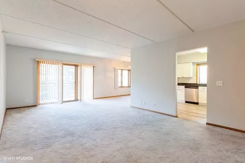 Living - 1685 Mill St #503, Des Plaines, IL 60016 photo 2 of 4