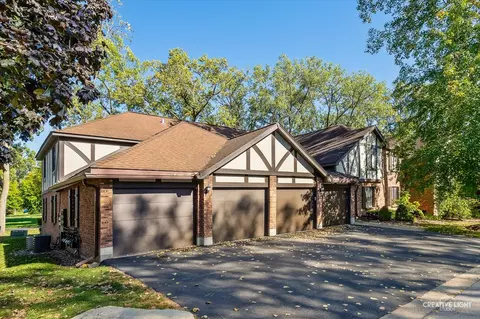 11101 Cottonwood Dr #1B, Palos Hills, IL 60465