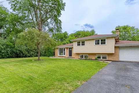 521 Ridge Ave, Elk Grove Village, IL 60007