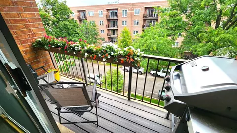 Exterior - 1389 Perry St #402, Des Plaines, IL 60016 photo 2 of 3