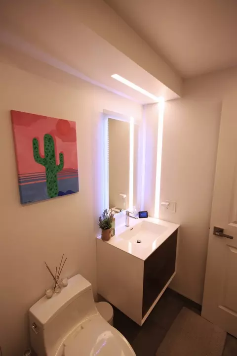 Bath - 1389 Perry St #402, Des Plaines, IL 60016 photo 3 of 3