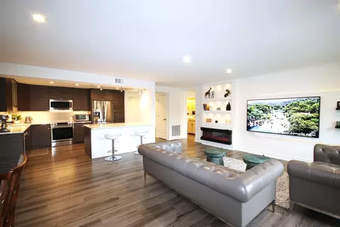 Living - 1389 Perry St #402, Des Plaines, IL 60016 photo 6 of 7
