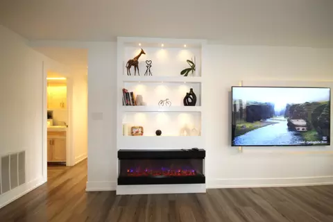 Living - 1389 Perry St #402, Des Plaines, IL 60016 photo 4 of 7