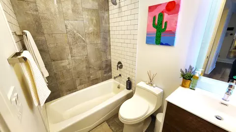 Bath - 1389 Perry St #402, Des Plaines, IL 60016 photo 2 of 3