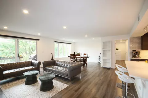 Living - 1389 Perry St #402, Des Plaines, IL 60016 photo 2 of 7