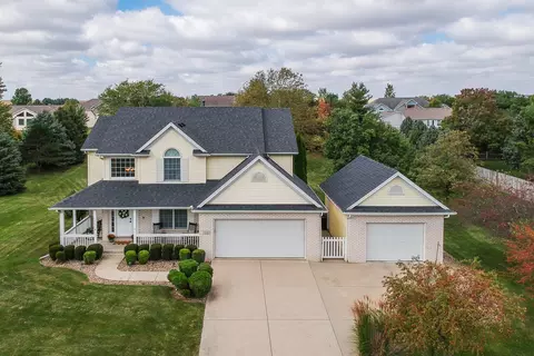 108 Prancer Dr, Heyworth, IL 61745