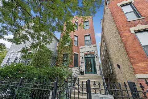 1367 W Crystal St #3, Chicago, IL 60642