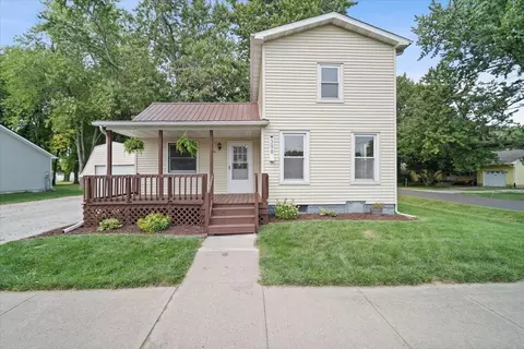 398 N Sycamore St, El Paso, IL 61738