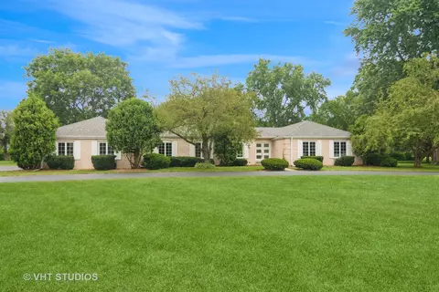 2317 Coach Rd, Long Grove, IL 60047