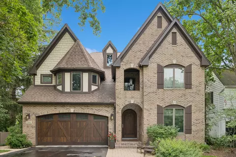 1261 Meadow Ln, Deerfield, IL 60015