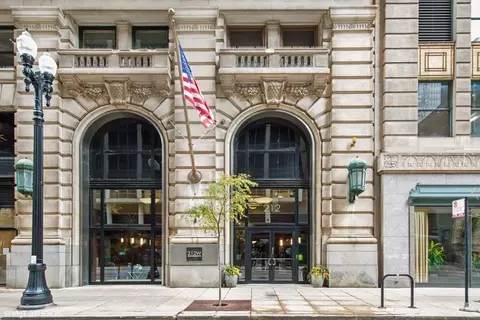 212 W Washington St #909, Chicago, IL 60606