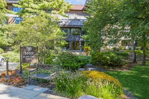 1409 Burr Oak Rd #315A, Hinsdale, IL 60521