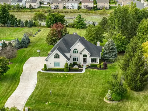 36 E W764 E Ridgewood Dr, Saint Charles, IL 60175