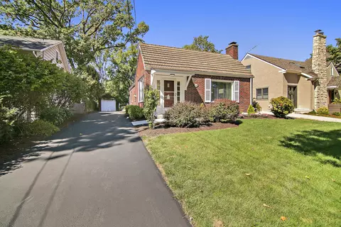 684 Euclid Ave, Glen Ellyn, IL 60137