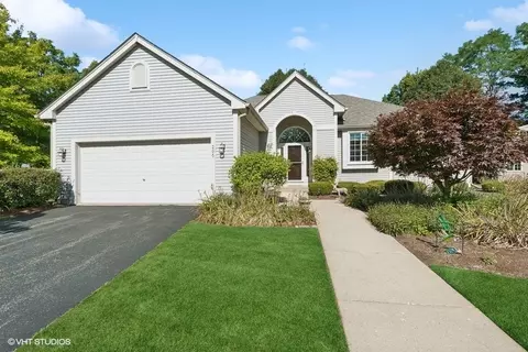 205 Oakton Ct, Mchenry, IL 60050