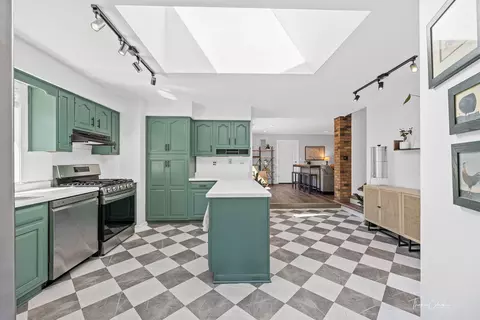 Kitchen - 418 Kipling Ct, Wheaton, IL 60187 photo 1 of 5