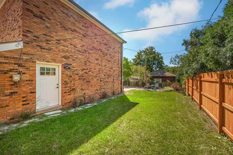 Exterior - 418 Kipling Ct, Wheaton, IL 60187 photo 3 of 5