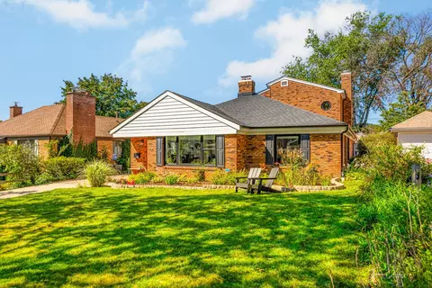 Exterior - 418 Kipling Ct, Wheaton, IL 60187 photo 4 of 5