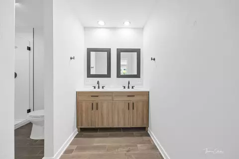 Bath - 418 Kipling Ct, Wheaton, IL 60187 photo 3 of 3