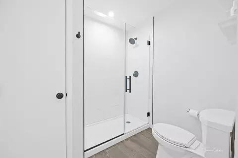 Bath - 418 Kipling Ct, Wheaton, IL 60187 photo 2 of 3