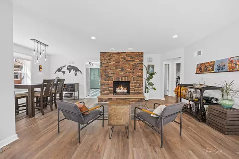 Living - 418 Kipling Ct, Wheaton, IL 60187 photo 1 of 4