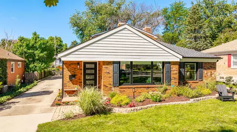 418 Kipling Ct, Wheaton, IL 60187
