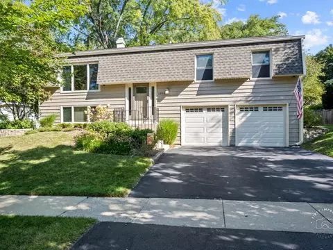 1303 Whitfield Dr, Geneva, IL 60134