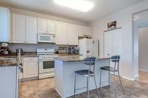 Kitchen - 723 Prestwick Ln, Wheeling, IL 60090 photo 1 of 3