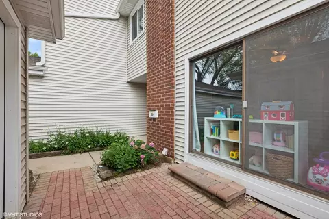 4 S779 Pinehurst Dr, Naperville, IL 60563 photo 2