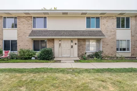 1735 Robin Walk #C, Hoffman Estates, IL 60169