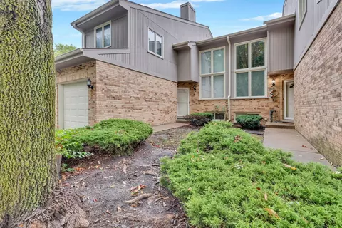 22 W122 Butterfield Rd #1, Glen Ellyn, IL 60137