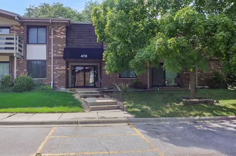 478 Raintree Ct #2A, Glen Ellyn, IL 60137